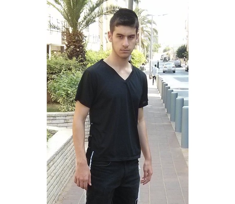 Mens T-shirt with Attached Kosher Tzitzit - Black